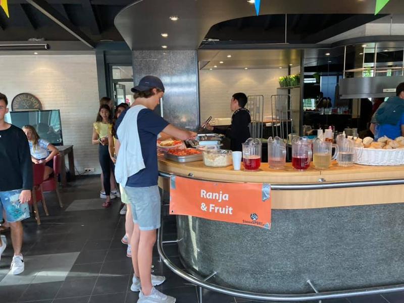 almoço buffet no surfcamp algarve