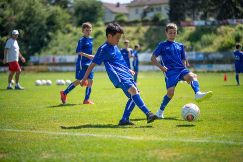 JOGAR FUTEBOL + ESTUDAR INGLÊS = COMBINAÇÃO PERFEITA 