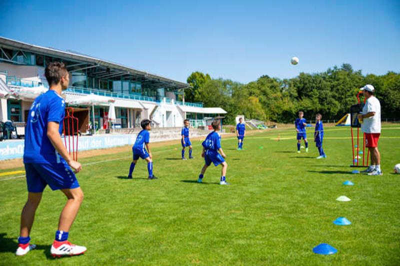 JOGAR FUTEBOL + ESTUDAR INGLÊS = COMBINAÇÃO PERFEITA 