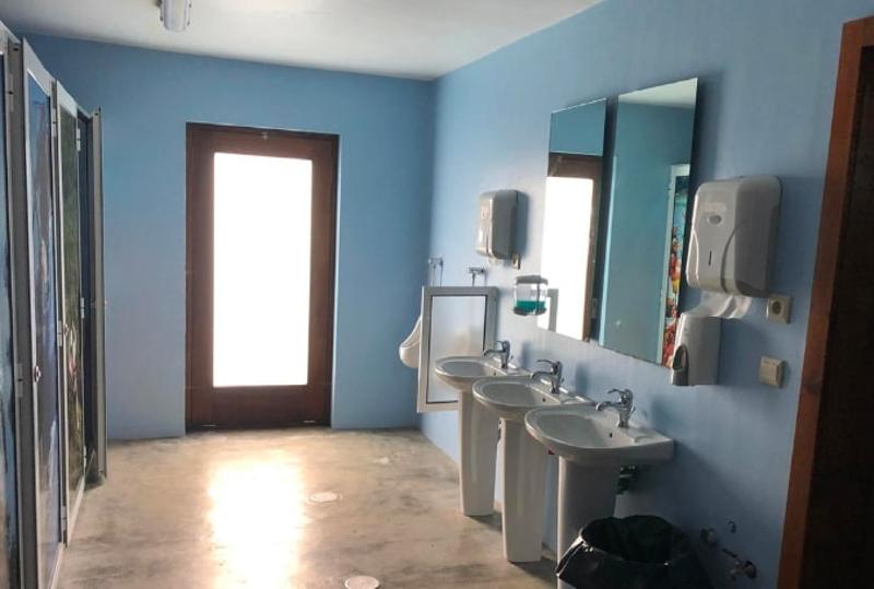 balneário dos rapazes no campo de ferias militar