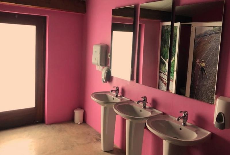 balneário das raparigas no campo de ferias militar