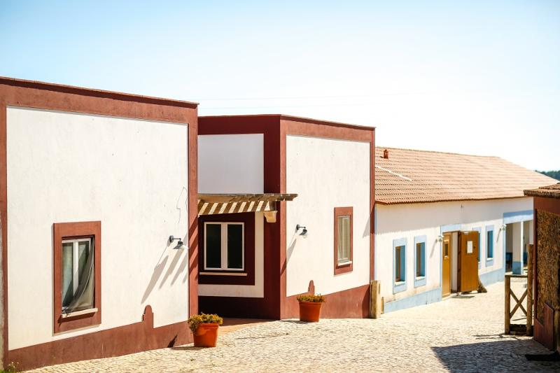 Espaços ao ar livre da quinta do campo de férias no centro de Portugal