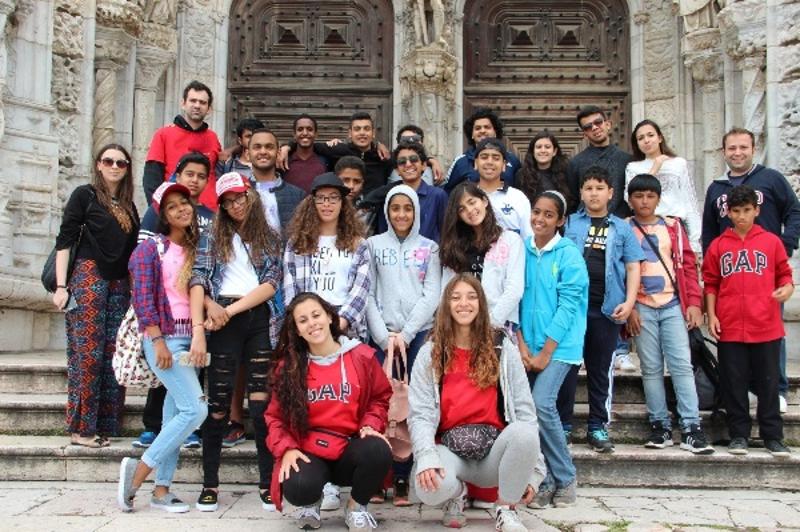 Foto de grupo no mosteiro no campo de férias Óbidos 