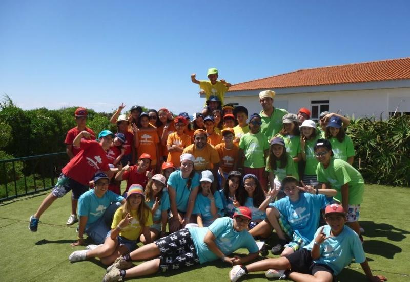 foto de grupo de participantes no campo de férias Lisboa