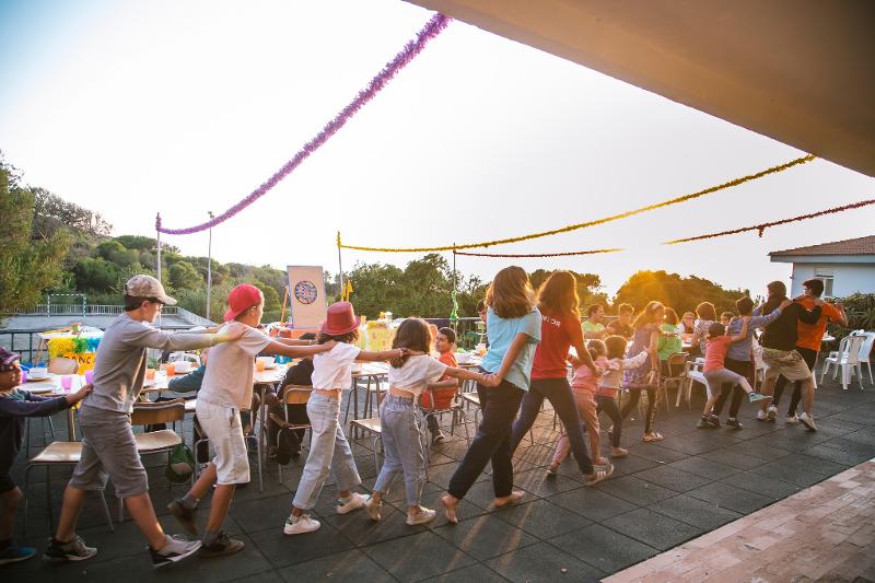 Animação durante as refeições no campo de férias Sintra 