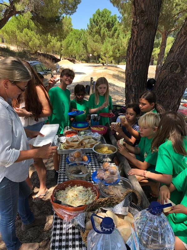pausa para almoço no campo ao ar livre no campo de férias Lisboa