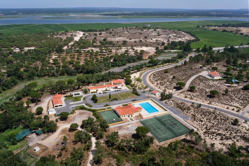 fotografia aerea das instalações do campo de férias equestre
