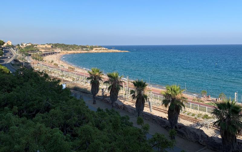 vista dos quartos para a praia no curso de inglês verão