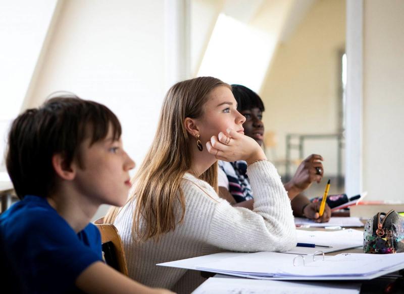  Participantes a prestar atenção no curso de língua portuguesa 