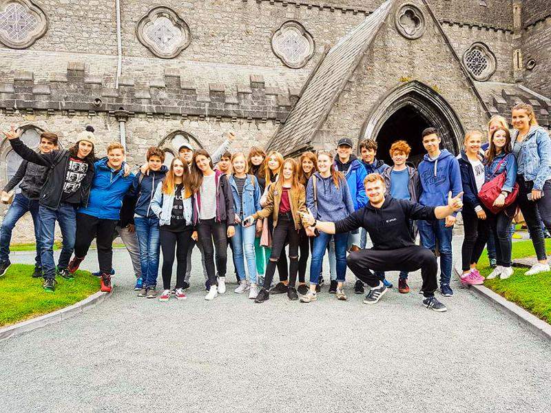grupo de participantes do curso de ingles em dublin todos juntos 