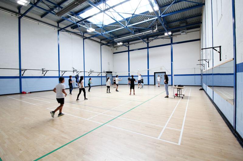 atividade desportiva de voleibol no curso de ingles em dublin