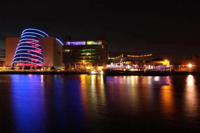 vista noturna do rio no curso de ingles em dublin