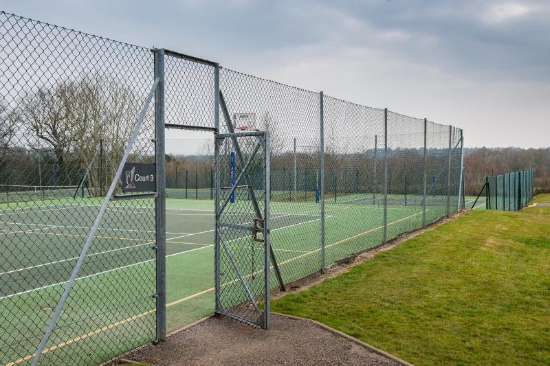 Campo para netball durante o curso de ingles para jovens