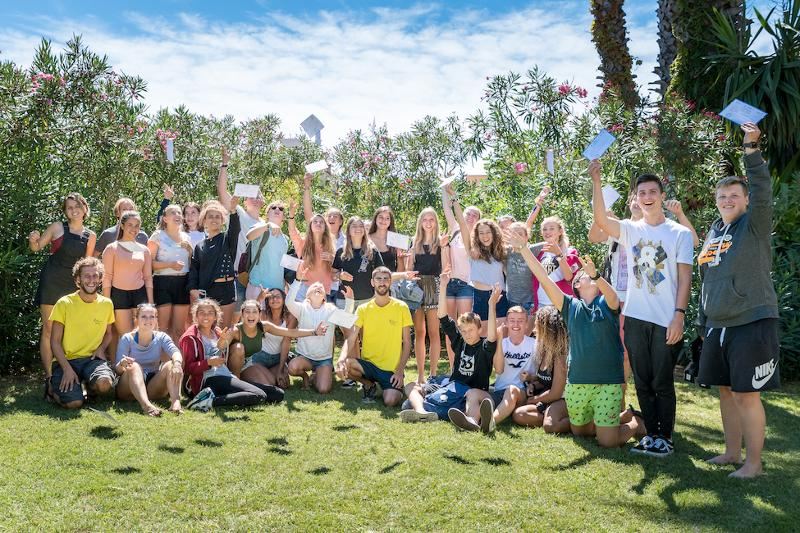 grupo de participantes do curso de línguas em França