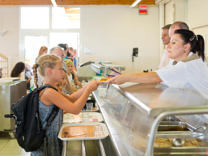 participantes na cantina durante o curso de linguas