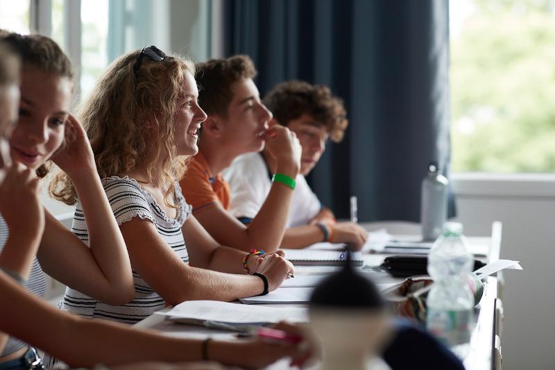 Participantes a prestar atenção durante o curso de línguas no estrangeiro