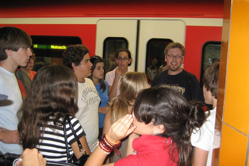 Participantes no metro de Munique, a explorar a cidade enquanto fazem o seu curso de inglês na alemanha.