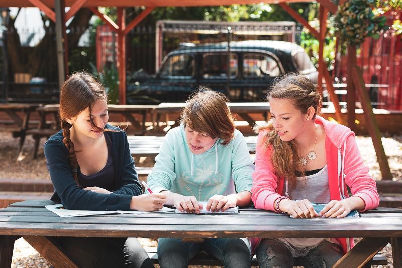 participantes a estudar no curso de linguas em inglaterra