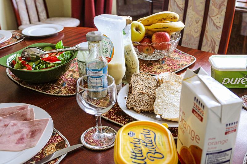refeição na casa da familia de alojamento do curso de ingles em inglaterra