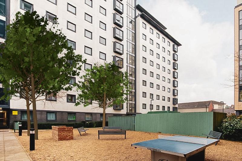 zona de lazer do alojamento no curso de linguas juvigo em inglaterra