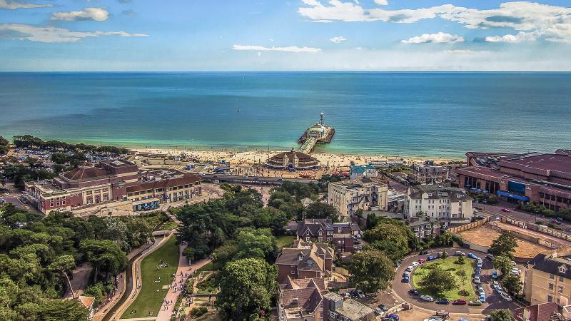 vista para a praia no curso de ingles em inglaterra
