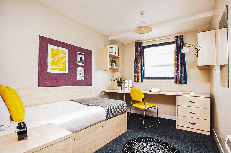 quarto individual na residência do alojamento do curso de línguas em Inglaterra