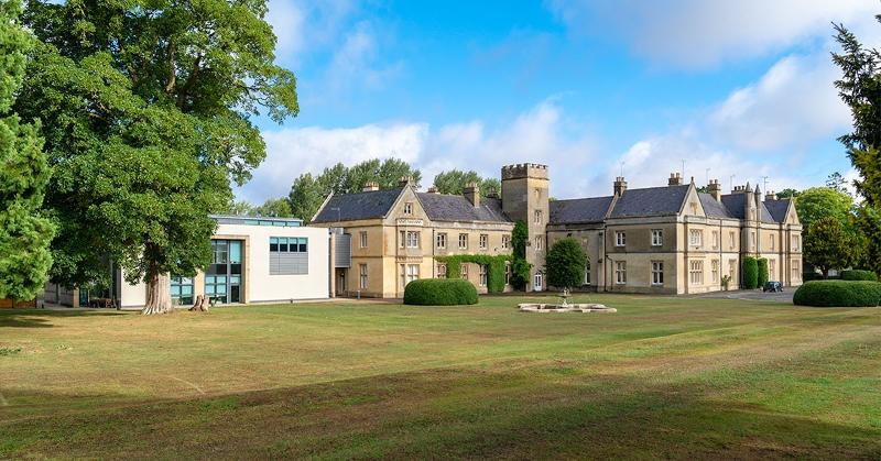 jardim da escola do curso de inglês em inglaterra