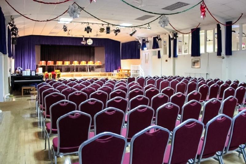sala de espetáculos da escola do curso de inglês em inglaterra
