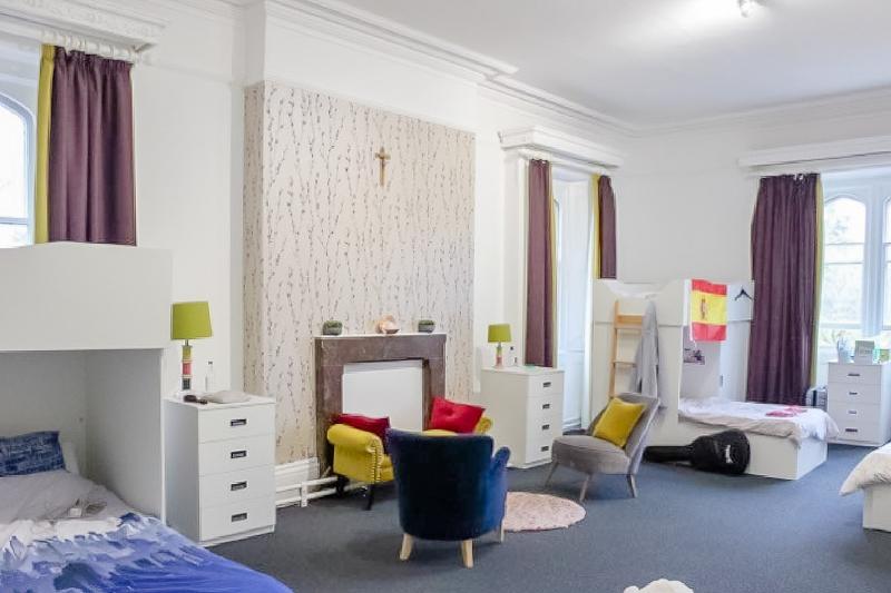 quarto partilhado do alojamento do curso de inglês em inglaterra