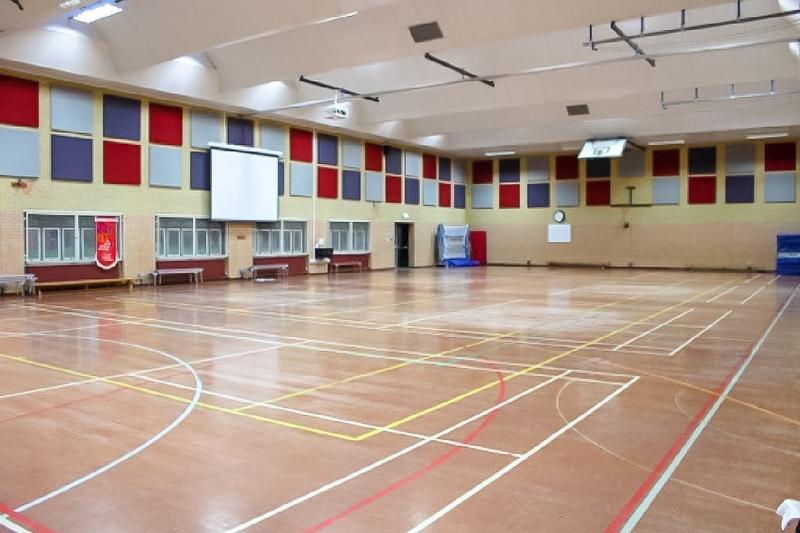 ginásio desportivo da escola do curso de linguas juvigo em inglaterra