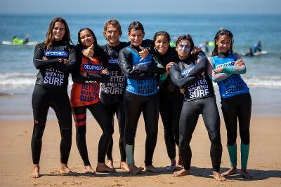 foto de grupo no surfcamp Cascais
